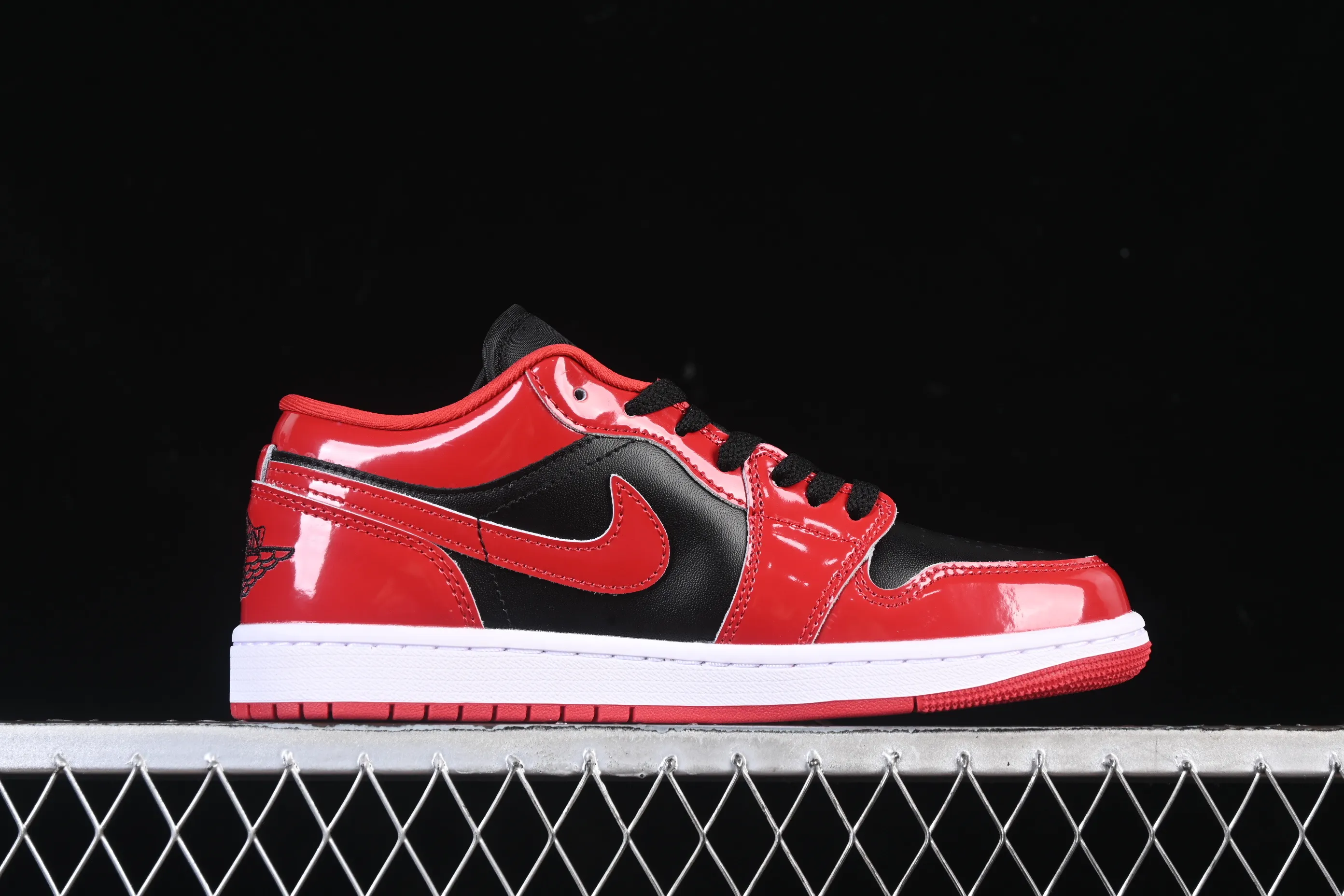 All categories Air Jordan Jordan series basketball shoes Air Jordan 1 Low G version pure original Air Jordan 1 Low AJ1 Joe 1 patent leather black and red low-top cultural casual sneakers HV4089-006